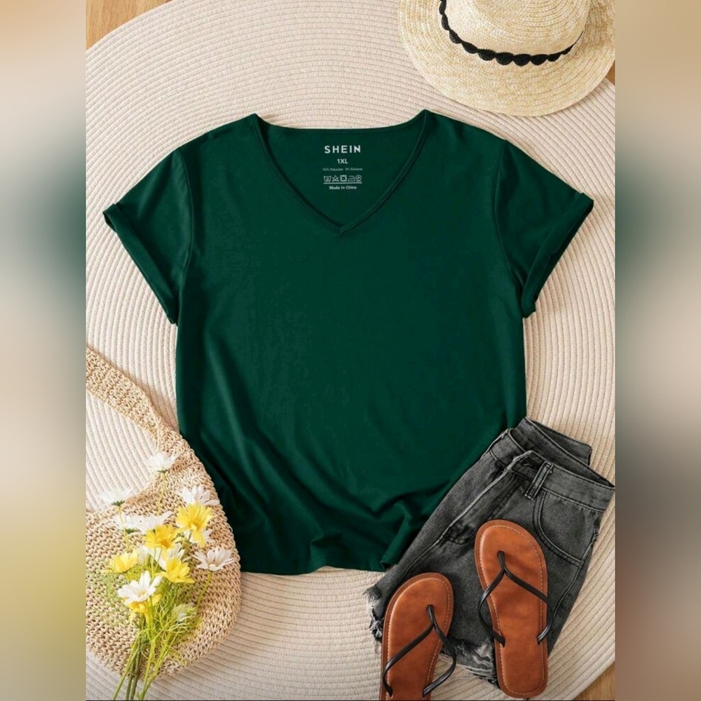 Plus Size Dark Green Short Sleeve V-Neck Tee